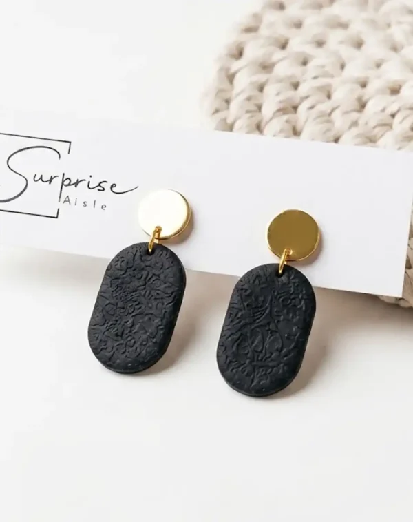 SurpriseAisle_Black & Gold2 Black & Gold 2